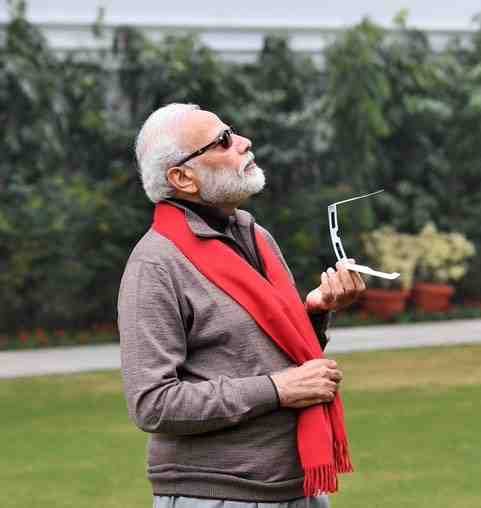 Modi looking in sky meme template