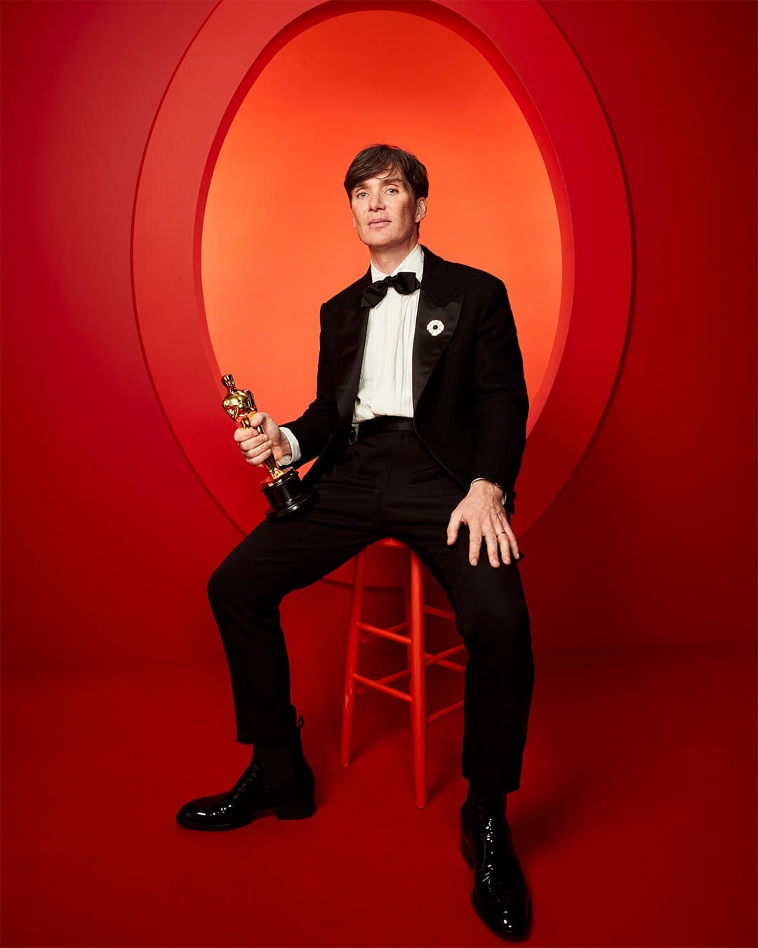 Cillian Murphy poses with oscar meme template
