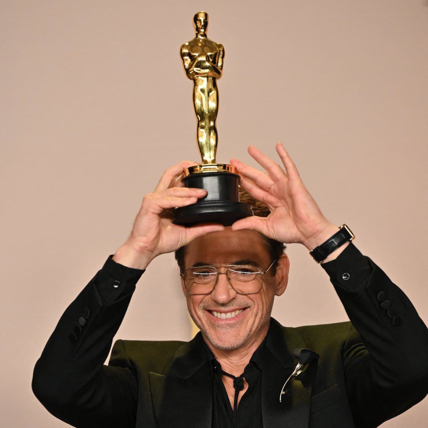 Robert Downey Jr shows oscar meme template